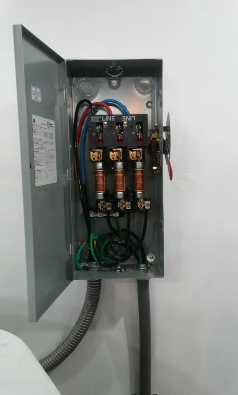 Three-phase disconnect switch installed for Smoke Detector Installation in Lely Resort